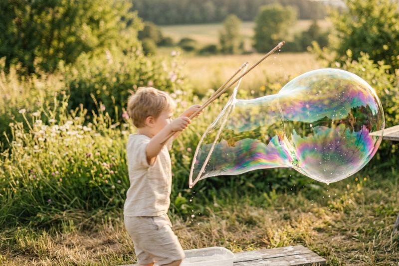 Dítě s bublinou