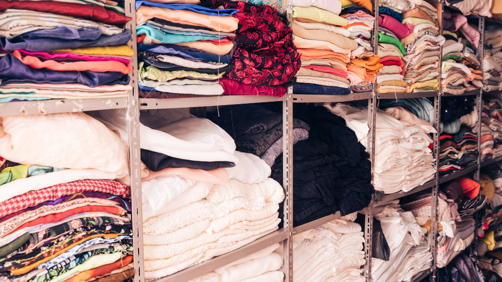 Třídění odpadu textil second hand