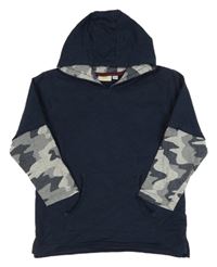 Tmavomodrá mikina s army rukávy a kapucí 