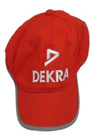 Červeno-šedá plátěná kšiltovka s logem DEKRA