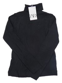 Nové - Černý žebrovaný crop rolák ZARA 